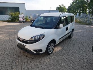 Unfallwagen Fiat Doblo 5 PERSOONS MOTORSCHADE 2018/10
