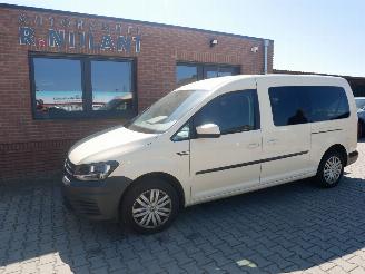 skadebil auto Volkswagen Caddy maxi ROLSTOEL TRANSPORTKOPPLING RATELT BIJ WEGRIJDEN. 2019/4