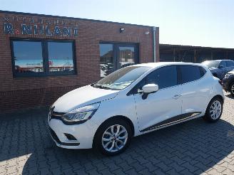 Auto incidentate Renault Clio INTENS LED AUTOMATISCHE AIRCO 2017/3