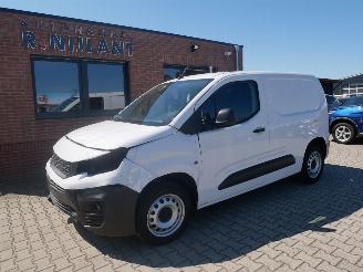 krockskadad bil bedrijf Peugeot Partner L1 2023/8