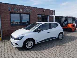 krockskadad bil auto Renault Clio  2019/7
