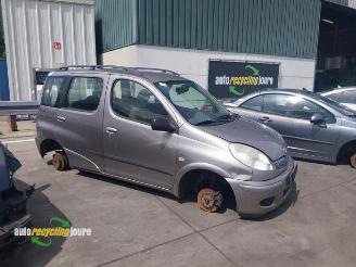 Vrakbiler auto Toyota Yaris-verso Yaris Verso (P2), MPV, 1999 / 2005 1.4 D-4D 2003/12