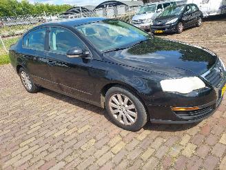 skadebil auto Volkswagen Passat 1.6 FSI Trendline Sedan 6 bak 2005/6