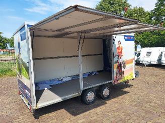 Avarii remorci Van Weel  Gesloten aanhanger met 3 zijkleppen 2700 kilo 2000/11