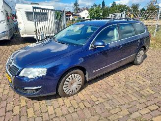Schadeauto Volkswagen Passat 2.0 TDI Bleu Motion 2009/8