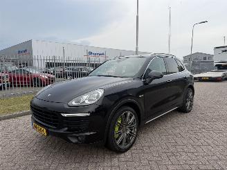krockskadad bil auto Porsche Cayenne 3.0 S E-Hybrid 2015/6
