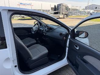 Renault Twingo 1.2 43kw Acces picture 14