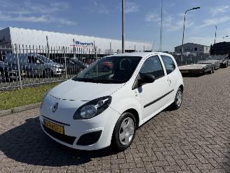 Unfallwagen Renault Twingo 1.2 43kw Acces 2010/11