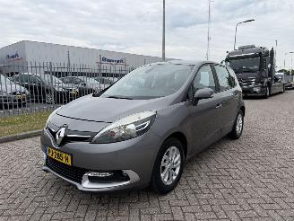 Vaurioauto  passenger cars Renault Scenic Clima - Navi 2014/2