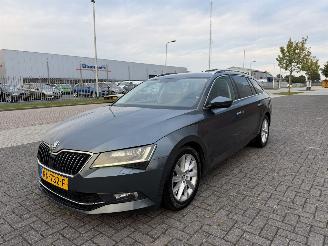 skadebil auto Skoda Superb 1.6 TDI 88Kw Clima - Navi 2018/2