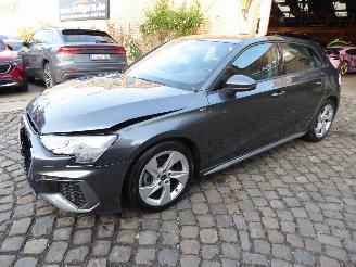 uszkodzony samochody osobowe Audi A3 Sportback S Line 2023/11