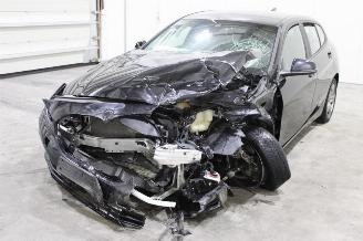 Salvage car BMW 1-serie 118 2022/1