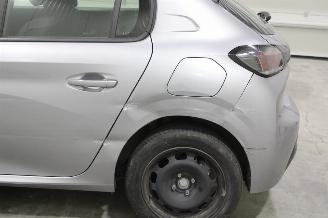 Peugeot 208  picture 7