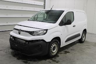 krockskadad bil auto Citroën Berlingo  2024/8