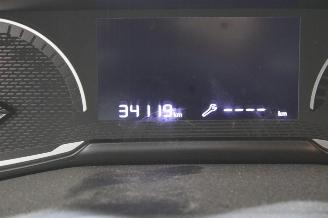 Peugeot 208  picture 12