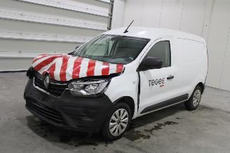 krockskadad bil auto Renault Express  2023/2