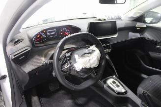 Peugeot 208  picture 10