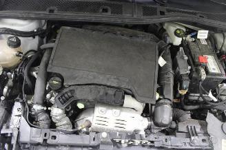 Peugeot 208  picture 14