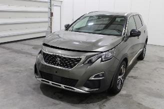 damaged passenger cars Peugeot 5008  2019/8