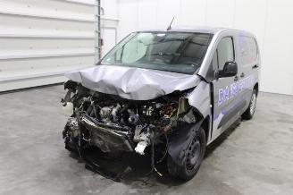 krockskadad bil auto Toyota ProAce CITY 2025/4