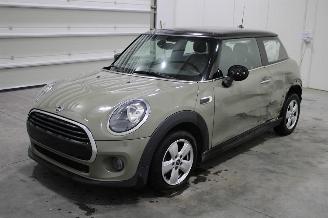 damaged passenger cars Mini Cooper  2019/12