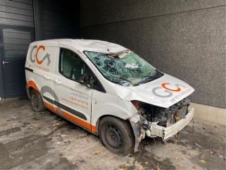 Vrakbiler auto Ford Courier  2018