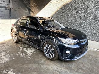 Salvage car Kia Stonic Stonic (YB) SUV 1.0i T-GDi 12V SUV  Benzine 998cc 88kW (120pk) FWD 2020/11