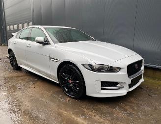 Salvage car Jaguar XE XE Sedan 2016 2.0d 180 16V Sedan 4Dr Diesel 1.999cc 132kW 2016/8
