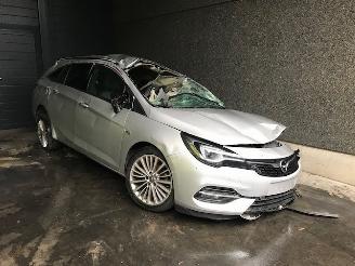 Coche siniestrado Opel Astra K Sports Tourer Combi 2020 1.2 Turbo 12V Combi/o  Benzine 1.199cc 96kW (131pk) FWD 2020/1