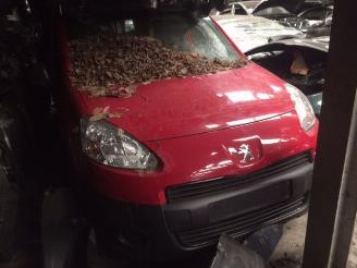 Vrakbiler auto Peugeot Partner 1600cc diesel 2013/1