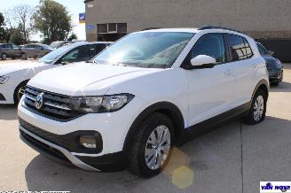 Schadeauto Volkswagen T-Cross ESSENCE 2019/11
