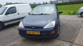 ocasión turismos Ford Focus Focus I Hatchback 1.6 16V (FYDA) [74kW]  (10-1998/11-2004) 1999/6