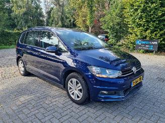 Schadeauto Volkswagen Touran 1.5 TSI 7 Pers Pano 2019/1