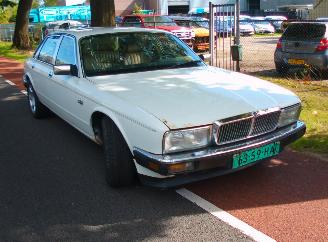 Vaurioauto  passenger cars Jaguar Sovereign  1988/8