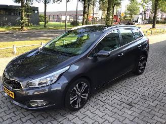 krockskadad bil auto Kia Cee d 1.6 GDI PLUS PACK geen schade 2013/1