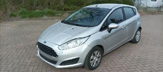  Ford Fiesta 1.5-TDCI airco Stoelverwarming leren stuurwiel led verlichting elektrische inklapbare buitenspiegels met verwarming Centrale vergrendeling met afstandsbediening Parkeersensoren voor en achter 2016/6