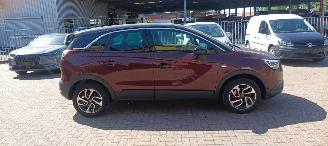Avarii autoturisme Opel Crossland Innovation uitvoering 1.2-turbo 110pk Automaat Navi Led koplampen led achterlichten leder Privacy glas stoelverwarming stuurwiel verwarming voorruit verwarming Trekhaak 16-inch hoogglans velgen Parkeersensoren voor en achter 2018/4