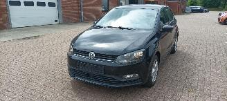 krockskadad bil auto Volkswagen Polo 1.4 TDI DPF Euro6 Climatecontrol frontradar Regensensor leren stuurwiel mistlampen Elektrische ramen Elektrische-spiegels met verwarming Centrale vergrendeling met afstandsbediening Start-Stop systeem 15-inch velgen 2016/3