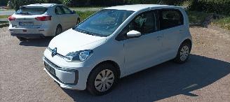 skadebil auto Volkswagen Up! 1.0-Mpi 65pk Move airconditioning Cruisecontrol Drivelane assistent Led verlichting Achteruitrijcamera Parkeersensoren achter Elektrische ramen start/stop systeem Centrale vergrendeling met afstandsbediening 2021/9