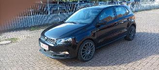  Volkswagen Polo Bj 3-2016 1.4 TDI euro6 Climatecontrol Stoelverwarming Regensensor leren stuurwiel mistlampen Elektrische ramen Elektrische-spiegels met verwarming Metallic Lak 18-inch velgen 2016/3