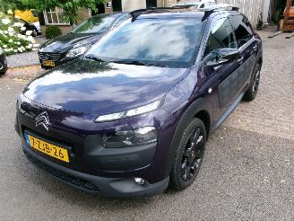 damaged passenger cars Citroën C4 cactus 1.2 I FEEL 2015/2