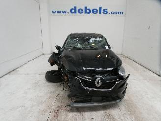 krockskadad bil auto Renault Arkana  2022/3