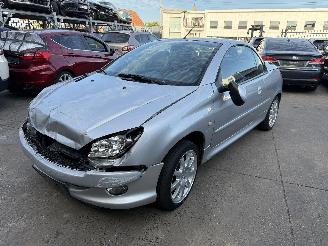 damaged passenger cars Peugeot 206 1.6 CABRIOLET 2003/7