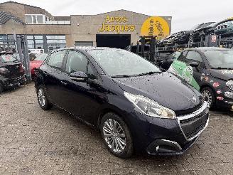 Voiture accidenté Peugeot 208 1.2 SIGNATURE 2018/10