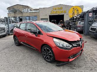 damaged passenger cars Renault Clio GRANDTOUR 2013/4