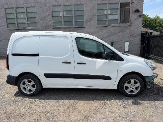 uszkodzony samochody ciężarowe Citroën Berlingo 1.6 HDI 2017/7