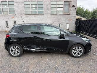Coche accidentado Renault Clio LIMITED 2018/10