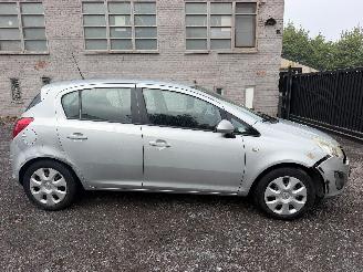 krockskadad bil auto Opel Corsa EDITION 2013/8