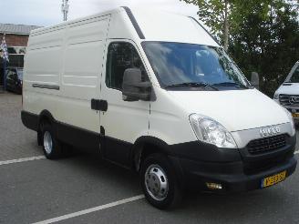 uszkodzony samochody ciężarowe Iveco Daily DUBBELE LUCHT 35C-13V AIRCO 2014/8