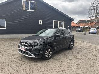 Unfallwagen Volkswagen T-Cross AUTOMAAT 116 PK NAVI CLIMA CAMERA B.J 12-2024 FACELIFT 2024/12